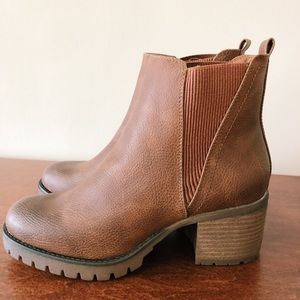Cognac Chelsea Boot
